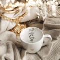 Biały kubek porcelanowy 300 ml - grafika trzy małe pieski dla miłośników psów na urodziny Zbliżenie na złote zdobienie na białym kubku porcelanowym Trzy małe pieski Nadzwyczajnie.pl