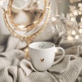 Biały kubek porcelanowy 300 ml - grafika trzy małe pieski dla miłośników psów na urodziny Eleganckie opakowanie prezentowe kubka porcelanowego ze złotym zdobieniem Nadzwyczajnie.pl — Trzy małe pieski