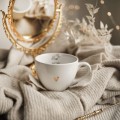 Biały kubek porcelanowy 500 ml - grafika trzech małych piesków na urodziny dla miłośników psów Personalizowany kubek porcelanowy ze złotym zdobieniem jako idealny prezent — porcelana premium Nadzwyczajnie.pl