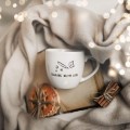 Kubek 300 ml - Baking with love Zbliżenie na złote zdobienie na białym kubku porcelanowym Baking with love Nadzwyczajnie.pl