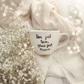 Filiżanka 500 ml ze spodkiem - Dom jest tam, gdzie jest Mama ZŁOTE SERCE Eleganckie opakowanie prezentowe filiżanki porcelanowej ze złotym sercem Nadzwyczajnie.pl — ze spodkiem - Dom jest tam,