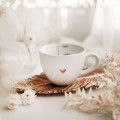 Biały kubek porcelanowy 500 ml - napis cisza spokój chill na urodziny dla introwertyka Biały kubek porcelanowy Nadzwyczajnie.pl ze złotym zdobieniem i napisem Cisza, spokój, chill — 500 ml