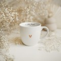 Biały kubek porcelanowy 300 ml - motyw złotego serca dla przyjaciółki na urodziny Kubek porcelanowy ze złotym sercem na dobry humor Nadzwyczajnie.pl — widok z boku na białym tle