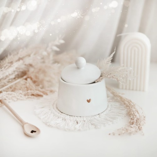 Biała cukiernica porcelanowa - Motyw złotego serca na parapetówkę dla miłośników eleganckiej zastawy