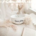 Biała miska porcelanowa - napis Dzień dobry misiu ze złotym sercem dla ukochanej osoby na rocznicę związku Personalizowany produkt porcelanowy ze złotym sercem jako idealny prezent — porcelana premium Nadzwyczajnie.pl