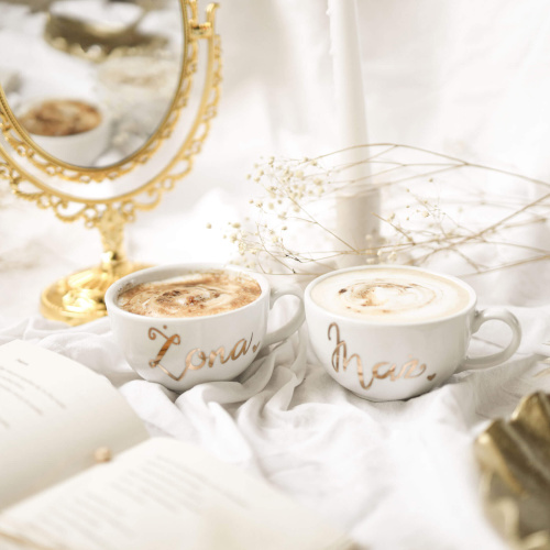 Zestaw 2 białych filiżanek porcelanowych 250 ml ze spodkami - złoty napis Mąż Żona dla pary na rocznicę ślubu